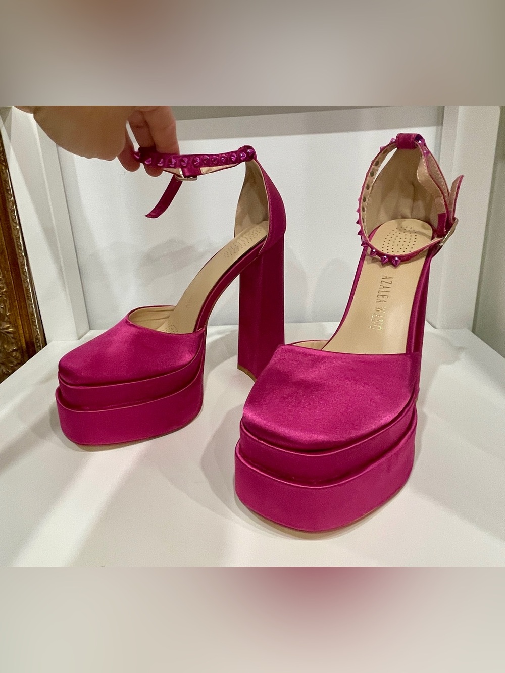 Azalea Wang Versace Tribute Platform, 8.5
